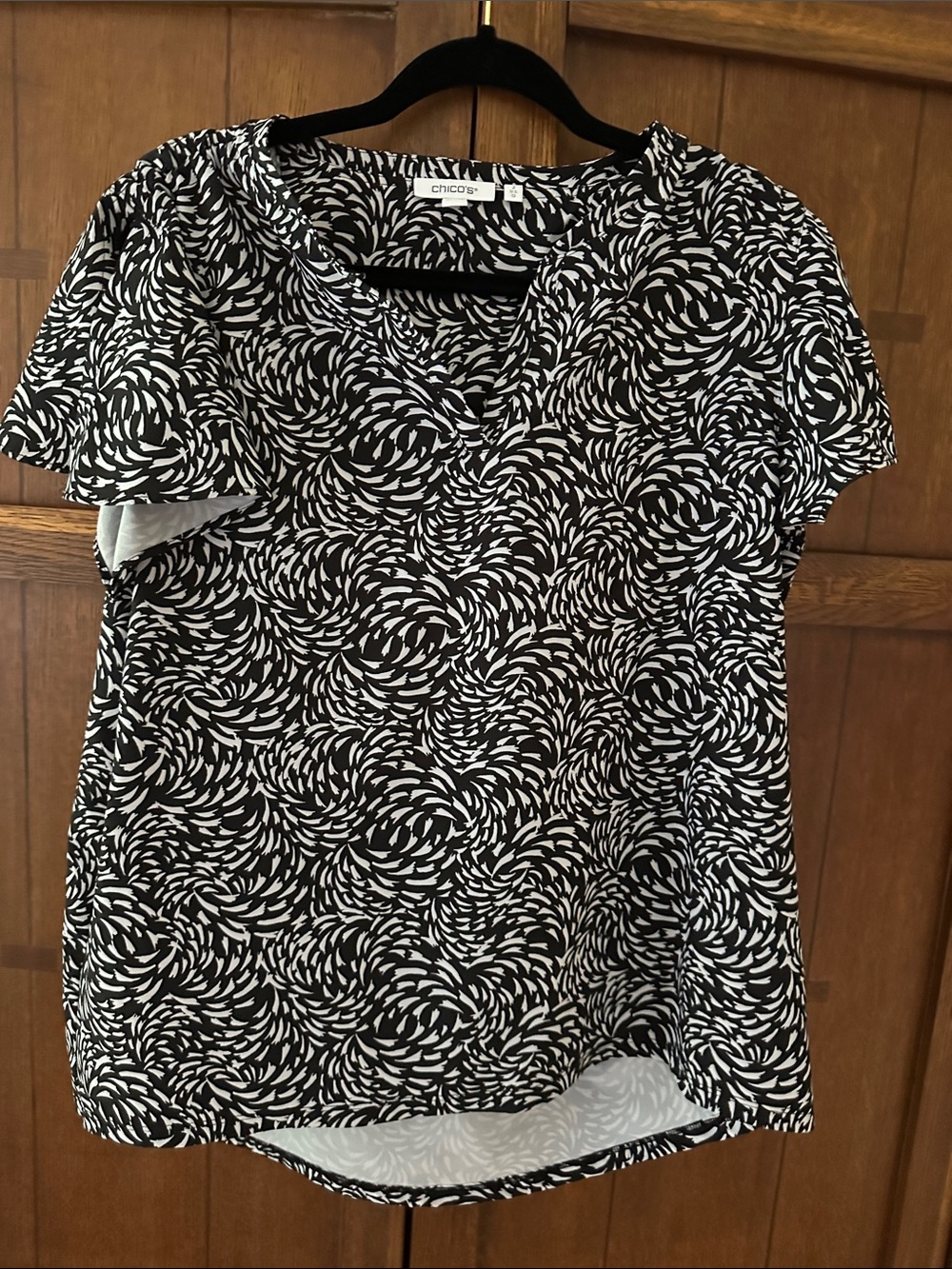 Chico's Black & White Swirl Short Sleeve Blouse Size 2/Large